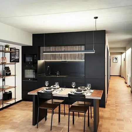 En Pleno Centro Y A 200m De La Playa *