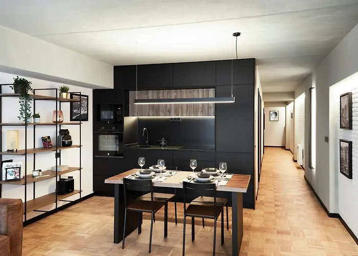 En Pleno Centro Y A 200m De La Playa *